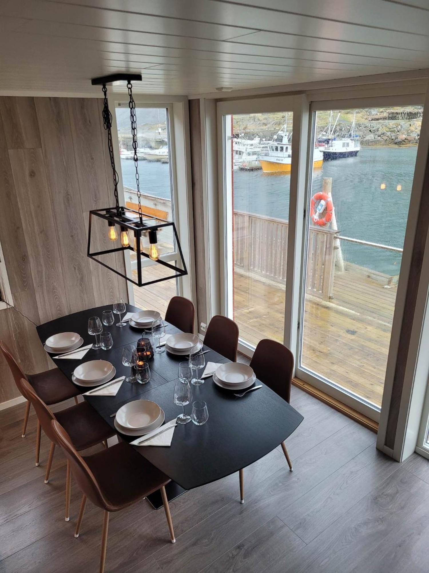 Waterfront Suite L Ballstad L Lofoten L Norway 객실 사진